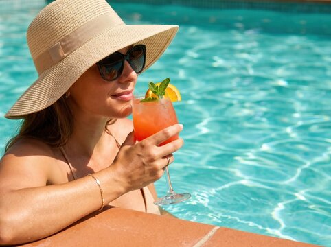 Relaxing poolside with a refreshing cocktail and stylish summer accessories