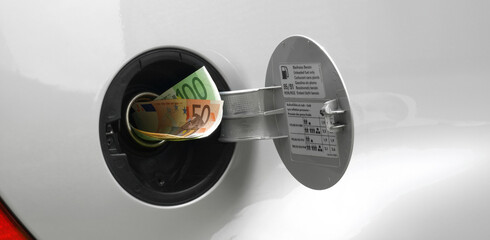 Fill up Car Tank with Banknotes © ExQuisine