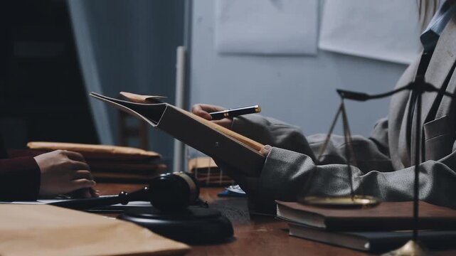 Lawyer explained to the client about the law that must be brought against the court case.