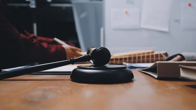 Lawyer explained to the client about the law that must be brought against the court case.