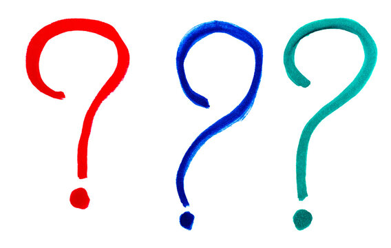 Signos de interrogaci&oacute;n multicolores sobre fondo negro concepto de duda