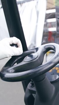 Steering the forklift towards the trailer