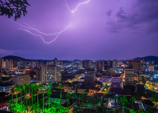 Raios e trov&otilde;es em Joinville