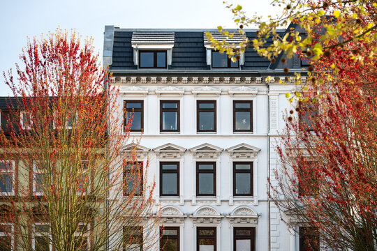 Fa&ccedil;ade of a beautiful apartment house in Hamburg in North Germany in springtime