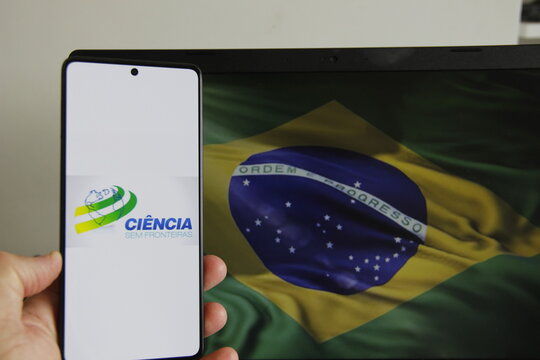 Ci&ecirc;ncia sem Fronteiras - CsF - Programa do governo federal brasileiro, lan&ccedil;ado em 2011 e encerrado em 2017, que fomentou a internacionaliza&ccedil;&atilde;o da educa&ccedil;&atilde;o superior.