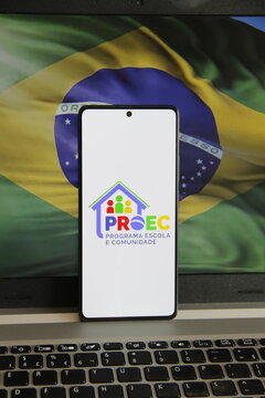 Programa Escola e Comunidade - Proec -iniciativa do Minist&eacute;rio da Educa&ccedil;&atilde;o (MEC) que fomenta a parceria entre escolas p&uacute;blicas, fam&iacute;lias e a comunidade, visando educa&ccedil;&atilde;o integral e melhoria do ensino.