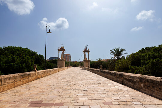 The Puente del Mar bridge in Valencia, Spain