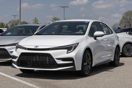 Toyota Corolla Hybrid SE AWD Sedan at a dealership. Toyota offers the Corolla with a 1.8L 4-Cylinder Hybrid engine. MY:2026