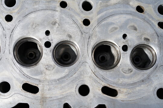 cleaning the cylinder head of a diesel engine