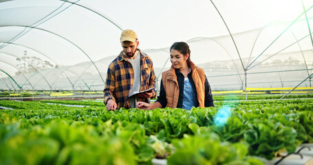 Team, discussion and people on farm with checklist for quality control, sustainability or harvesting. Agriculture partner, nature or farmer with agro business with clipboard, healthy crops or produce © peopleimages.com