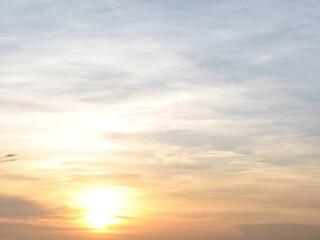 Obraz premium Golden sunrise with soft clouds in the morning sky. This serene morning scene evokes feelings of peace, hope, and a fresh new beginning