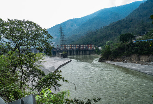 The Teesta River, flowing through North Bengal near the Siliguri Corridor (Chicken's Neck), is a vital yet contentious transboundary river that has become a key geopolitical flashpoint. Flash floods.