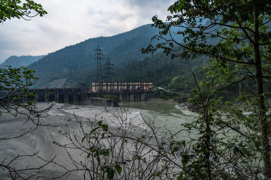 The Teesta River, flowing through North Bengal near the Siliguri Corridor (Chicken's Neck), is a vital yet contentious transboundary river that has become a key geopolitical flashpoint. Flash floods.