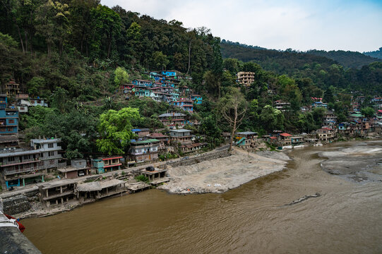 The Teesta River, flowing through North Bengal near the Siliguri Corridor (Chicken's Neck), is a vital yet contentious transboundary river that has become a key geopolitical flashpoint. Flash floods.