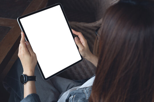 Mockup blank screen digital tablet,  woman  using tablet with empty screen for online marketing or mobile app design, closeup