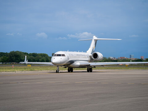 Bombardier Global Express XRS-JACOB WING LLC taxis at LIN Milano Linate international airport. Jacob Co X G-Dragon Ubermensch World Tour 2025 livery
