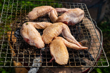 手羽先を焼く © Nii Koo Nyan