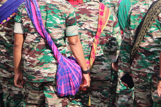 Military heritage: An Indonesian soldier wearing traditional Rimpu attire while participating in a grand cultural parade.