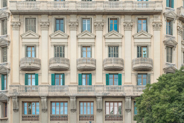 Obraz premium Facade of a Historic Residential Building in Barcelona, Eixample District, Spain