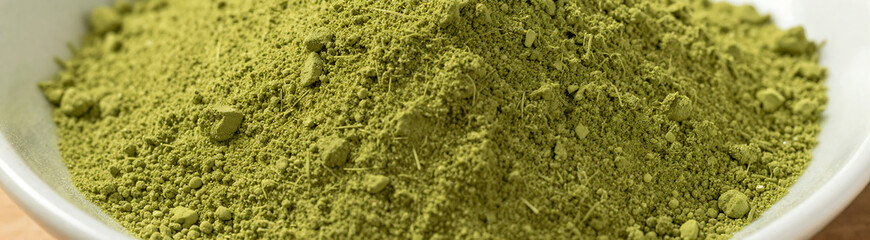 Obraz premium shot layered green matcha powder shallow dish illuminated soft overhead light showcasing intricate textures