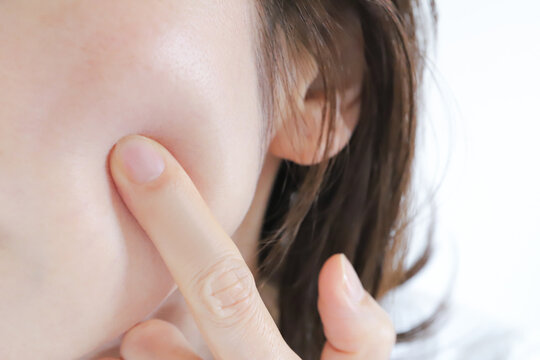 女性の肌　スキンケア