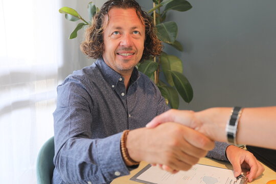 Business Handshake Agreement Meeting