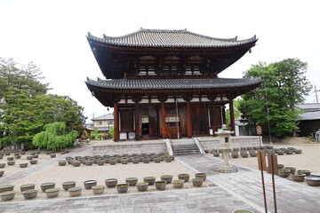 Obraz premium A Japanese temple: a scene of the precincts of Kiko-ji Temple in Nara City