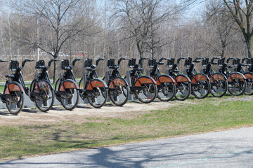 Obraz premium row of rental bikes near Sunnyside, Toronto