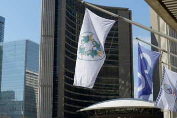 Obraz premium Inuit Tapiriit Kanatami (ITK) flag and other first nations flags at Nathan Phillips Square (with City Hall seen in the background), Toronto