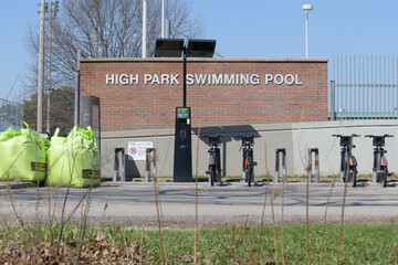Obraz premium High Park Swimming Pool & Bike Share Toronto docking station at 1873 Bloor St W