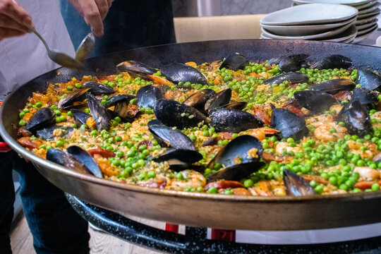 Close up of Paella pan with mussels
