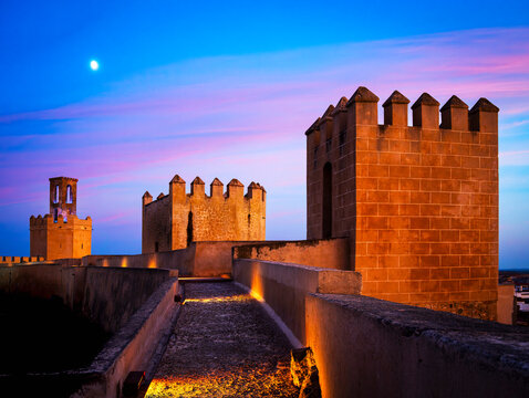 Alcazaba de badajoz, extremadura, foto al atardecer con bonitos colores