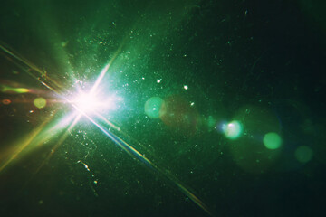 Obraz premium Abstract dark background with falling light effect. Green rays of light. Retro style background.
