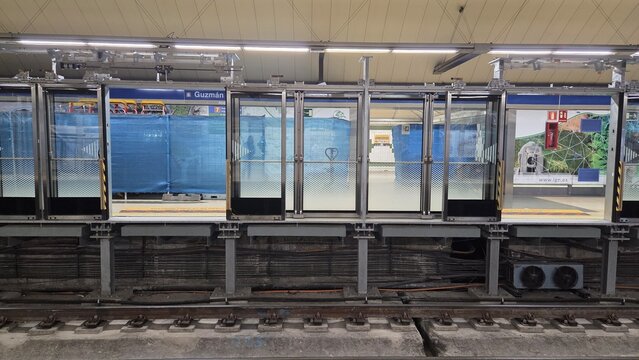 MADRID, SPAIN - APRIL, 08, 2026. Installation of automatic platform doors in the Madrid metro, Guzman El Bueno station. Urban subway platform with frosted glass screen doors and exposed rails