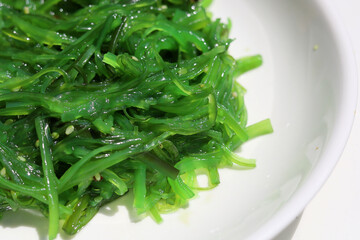 Fototapeta premium Fresh green seaweed salad with sesame seeds