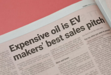 Obraz premium Financial Newspaper Headline Highlighting Expensive Oil Prices as Sales Pitch for Electric Vehicle EV Industry Growth and Energy Transition