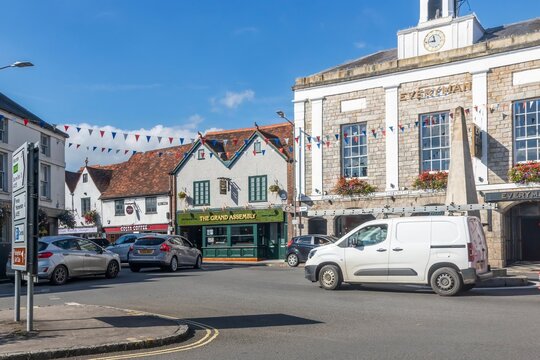 Junction of Marlow Road and High Street with the Everman Theatre and The Grand Assembly pub
