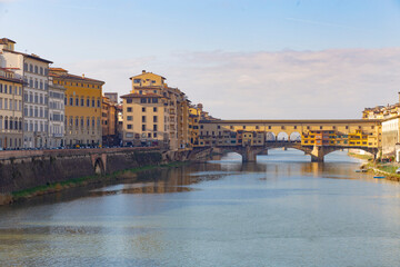 Obraz premium Famous beautiful Ponte Vecchio bridge landmark on the Arno river in the majestic city of Florence, Italy
