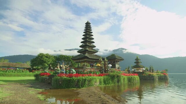 Pura Ulun Danu Beratan Bedugul Bali, Balinese Hinduism Temple