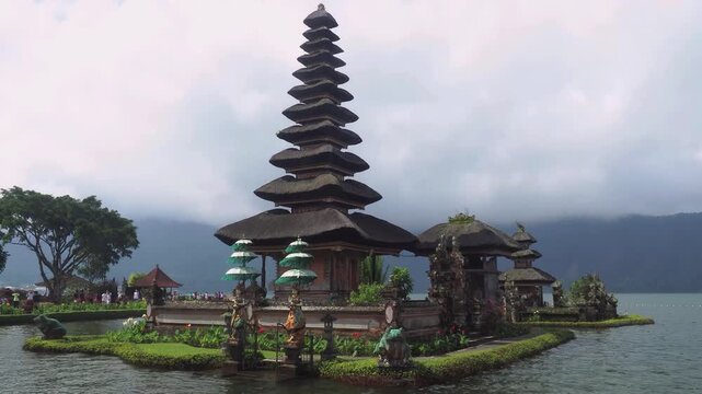 Pura Ulun Danu Beratan Bedugul Bali, Balinese Hinduism Temple