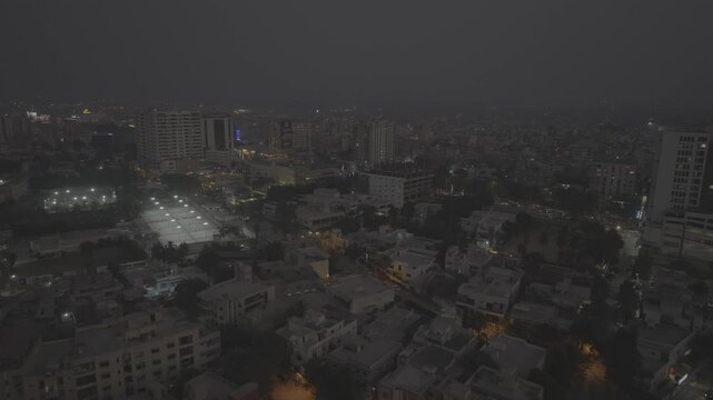La citt&agrave; di Karachi in Pakistan ripresa con il drone. Palazzi e metropoli caotica