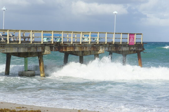 waves breaking on the on the pier pilars, waves, rough ocean, florida, fort lauderdale, pier, march 2026, 