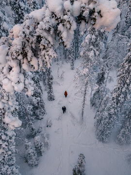In the heart of Lapland, Akaslompolo reveals a serene landscape blanketed in snow.