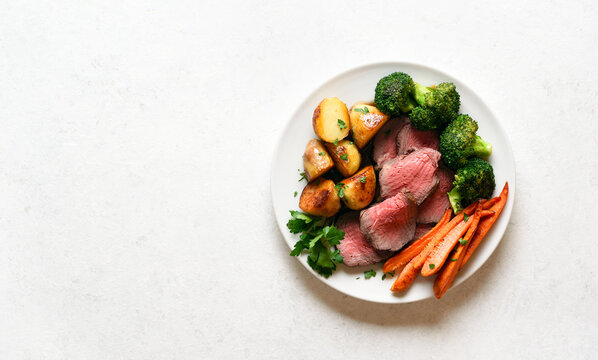 Sunday Roast with roasted beef, carrots, crispy potato and broccoli