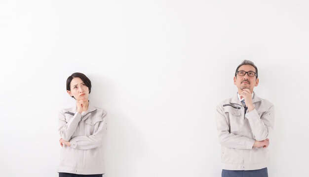 男性　女性　作業服　悩む　考える　困る