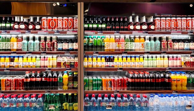 Photo of a wide variety of chilled beverages and juices displayed in a refrigerated unit at the Lisbon Humberto Delgado Airport (LIS).