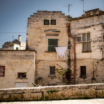 Laundry is hanging to dry on an old building