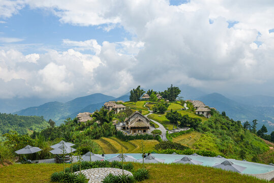 실외수영장,파라솔,벼,논,초가집,리조트,토파스에코로지,Topas Ecolodge,사파,라오까이성,베트남