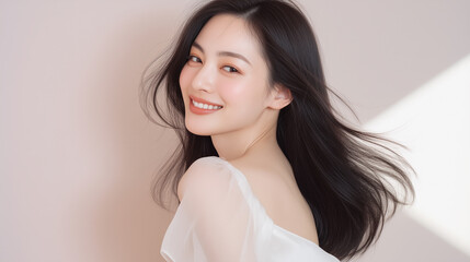 Naklejka premium きらめく光と美しい髪の女性のビューティーポートレート ヘアケア・スキンケア広告用