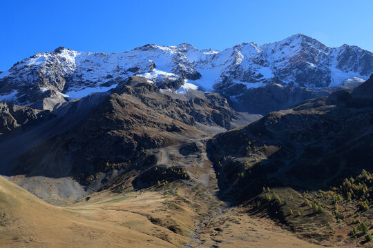 Pics de Combeynot depuis le Col du Lautaret en automne. Massif des Ecrins - Hautes-Alpes